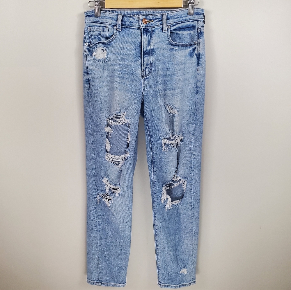 American Eagle Size 4 Distressed Ripped Lightwash Stretch Mom Jean